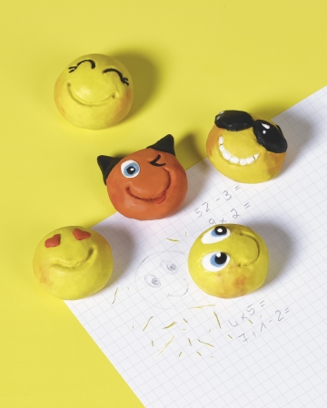 Preview: Knorr Prandell Modelliermassen Bastel-Set Be Happy Kneten und Radieren