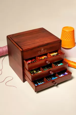 Preview: Hölzerne Sammlerbox mit 120 Farben Mouline-Stickgarn