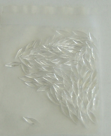 Transparente Steinchen weiß