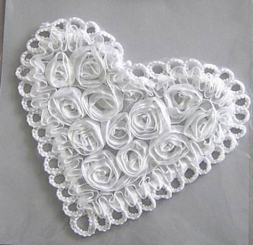 Applikation Modebesatz Herz mit Spitzen 14 x 13 cm weiss