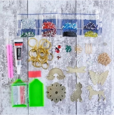 Preview: Craft Buddy CA-PDKT2 Crystal Art Pendant Kit of 6 Set mit 6 Anhängern