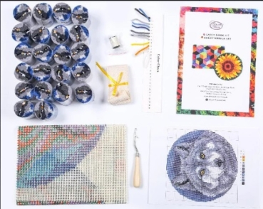 Preview: Craft Buddy LH02 Wolf 45 x 45 cm Latch Hook Round Rug Kit Set für runden Teppich