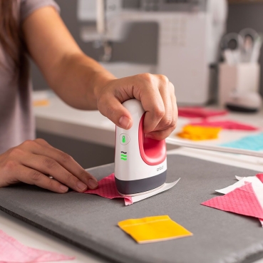 Preview: Cricut EasyPress Mini Machine Raspberry EU-Stecker
