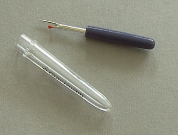 Gütermann Nahttrenner klein mit Schutzkappe