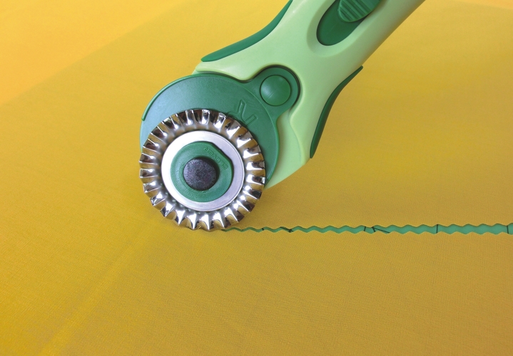 Sew Easy Rollschneider 45 Mm – Ergonomischer Stoffschneider Mit Sicherheitsverriegelung & Ersatzklinge