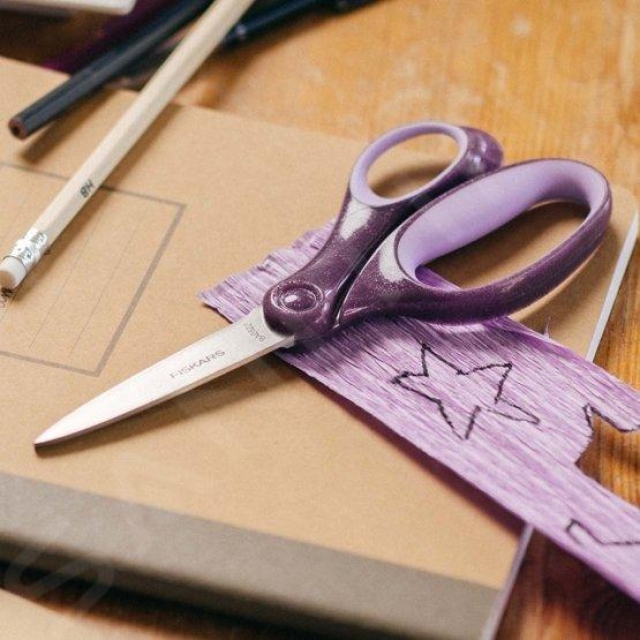 Fiskars Scissors School Schere für die Schule ab 12 Jahren 18 cm lang Glitter Purple