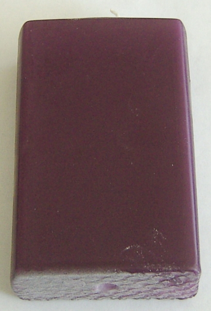 Wachskerze 12 x 7 x 3,5 cm aubergine