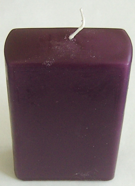 Wachskerze 12 x 7 x 3,5 cm aubergine