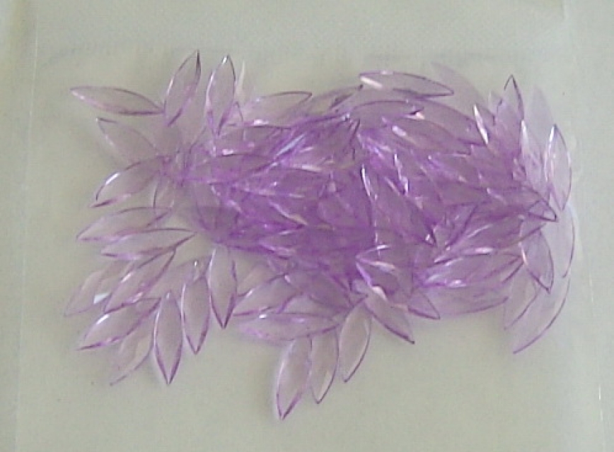 Transparente Steinchen violett