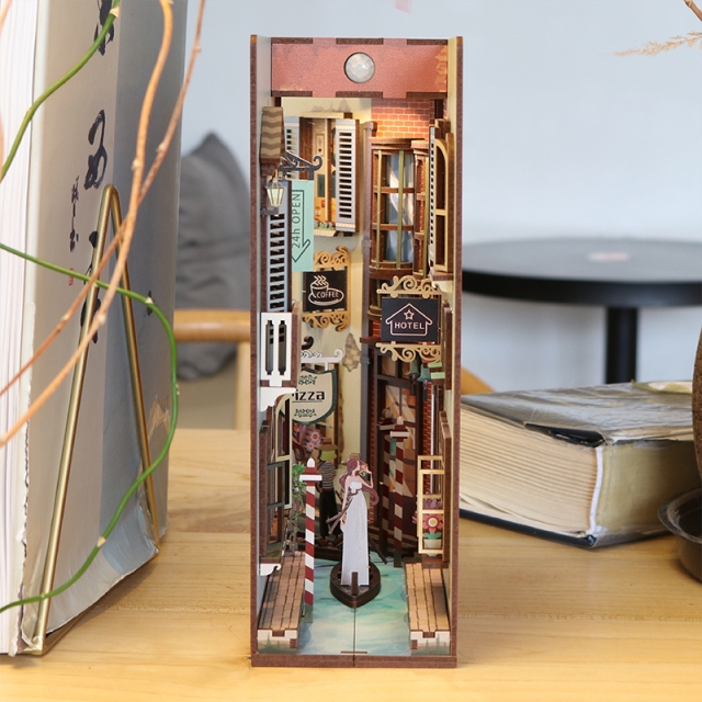 TONECHEER DIY Book Nook / Diorama Travel in Venice