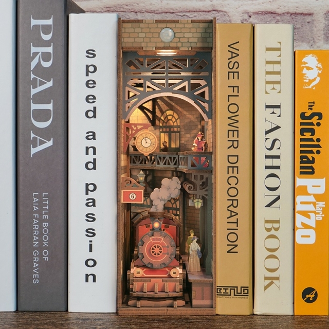 TONECHEER DIY Book Nook / Diorama The Steam Age