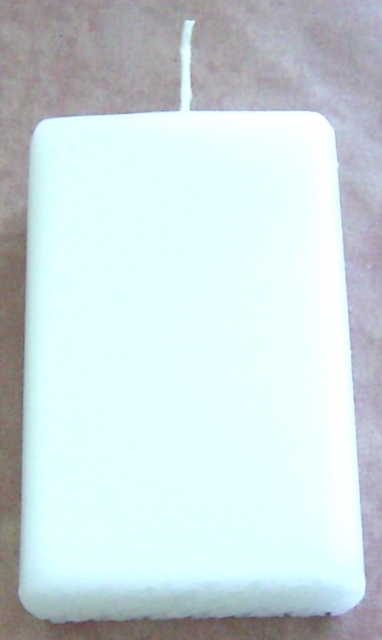 Wachskerze 12 x 7 x 3,5 cm