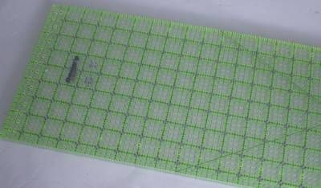 PRYM Omnigrid Anti-Rutsch Lineal 8,5 x 24 Inch