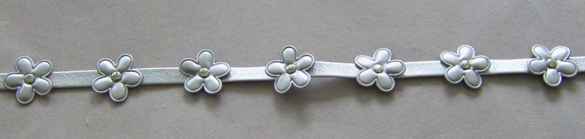 Blumen + Perlen Leder-Imitat 22 mm je Meter silber