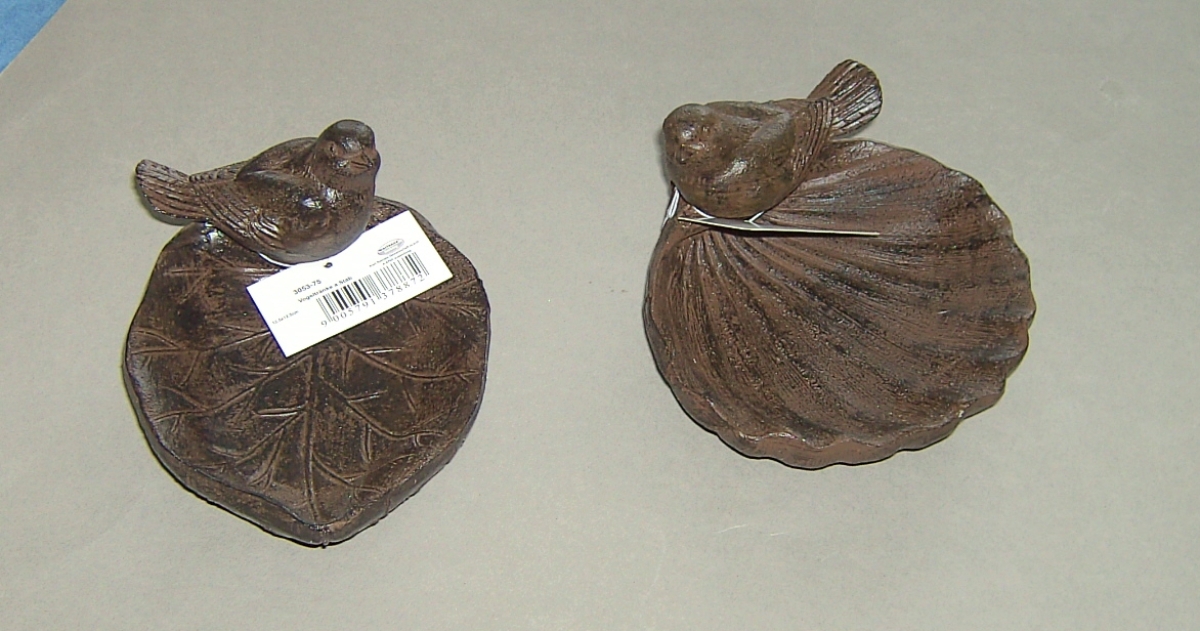 Set aus 2 Vogeltränken mit Stäben zum Aufstellen